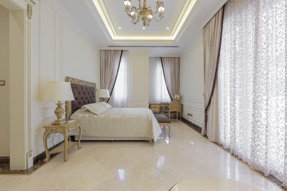 Upgraded Villa with Italian Bespoke Furniture: Image 26