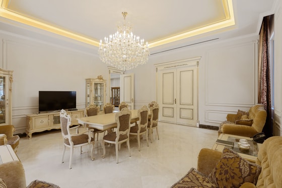 Upgraded Villa with Italian Bespoke Furniture: Image 19
