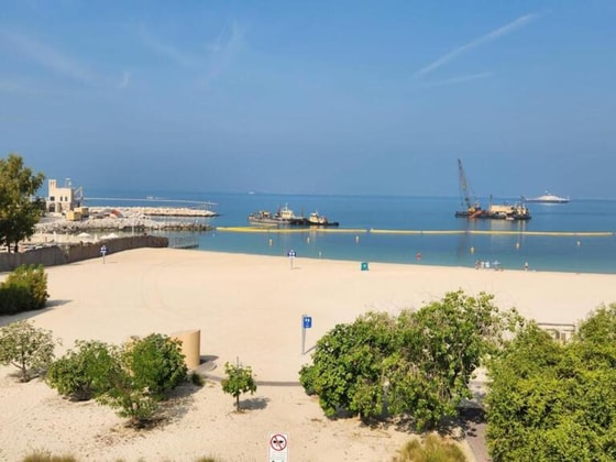 Vast Beachfront Compound with Renovation Potential in Jumeirah: Image 26