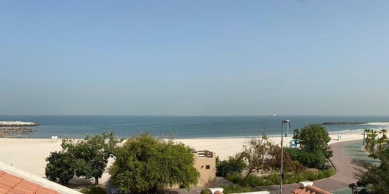 Vast Beachfront Compound with Renovation Potential in Jumeirah: Image 19