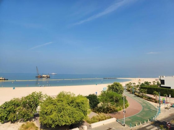 Vast Beachfront Compound with Renovation Potential in Jumeirah: Image 28