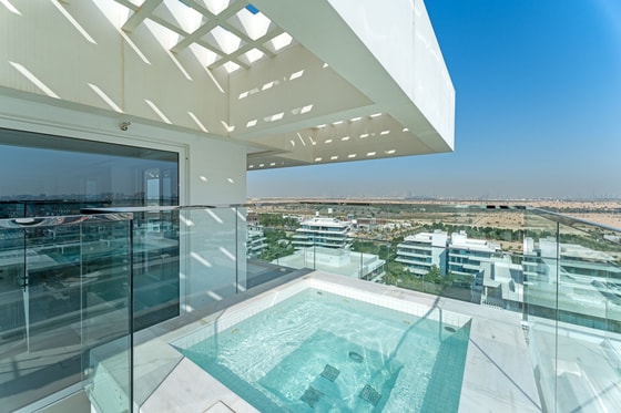 Modern Penthouse Apartment with Panoramic Views in Al Barari: Image 7