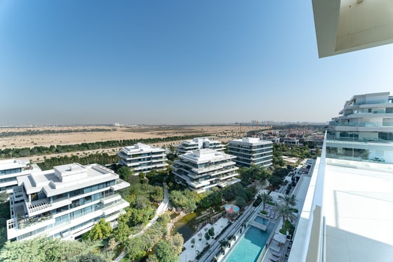 Modern Penthouse Apartment with Panoramic Views in Al Barari: Image 6