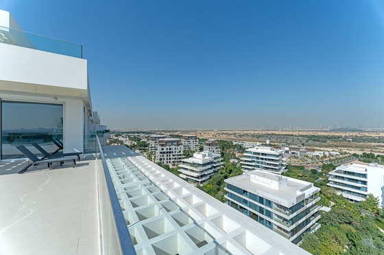 Modern Penthouse Apartment with Panoramic Views in Al Barari: Image 17