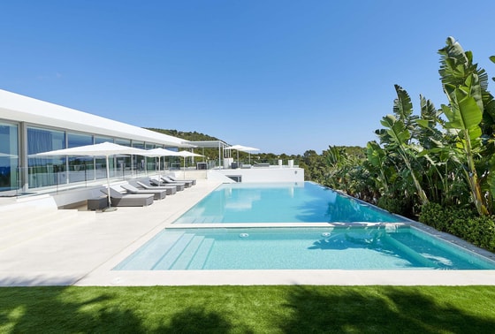 Luxury Villa with Sea Access: Image 55