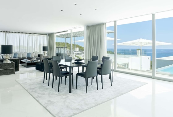 Luxury Villa with Sea Access: Image 6