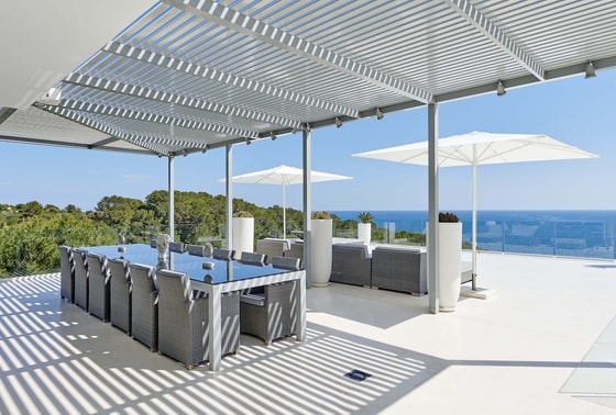 Luxury Villa with Sea Access: Image 50