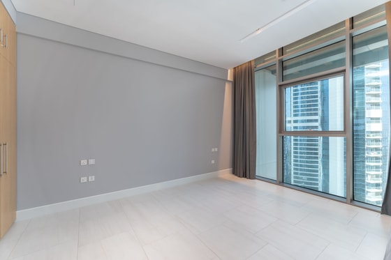 Serviced Luxury Duplex Apartment in Business Bay: Image 12
