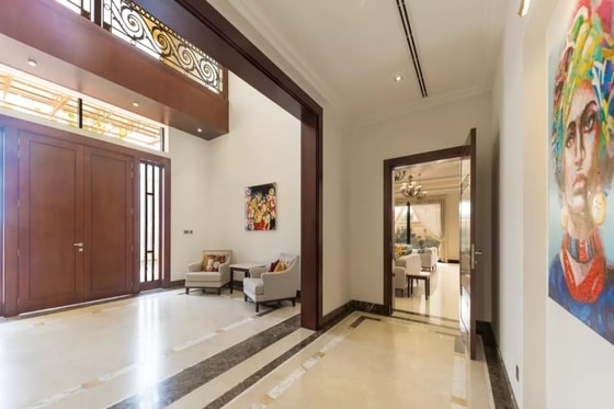 Lake View Luxury 6 Bedroom Villa in Emirates Hills: Image 11