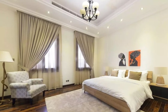 Lake View Luxury 6 Bedroom Villa in Emirates Hills: Image 16