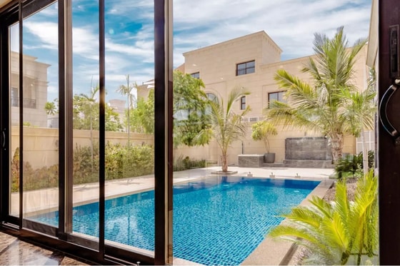 Lake View Luxury 6 Bedroom Villa in Emirates Hills: Image 15