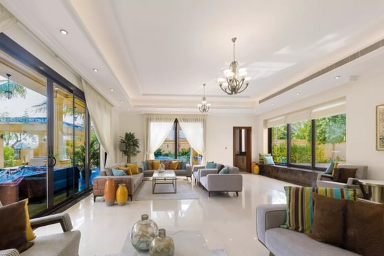 Lake View Luxury 6 Bedroom Villa in Emirates Hills: Image 9