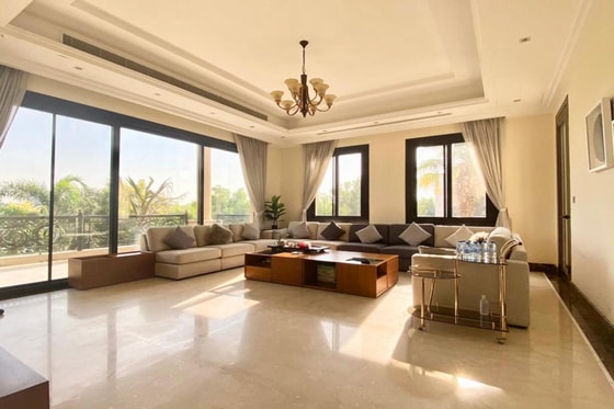 Lake View Luxury 6 Bedroom Villa in Emirates Hills: Image 10