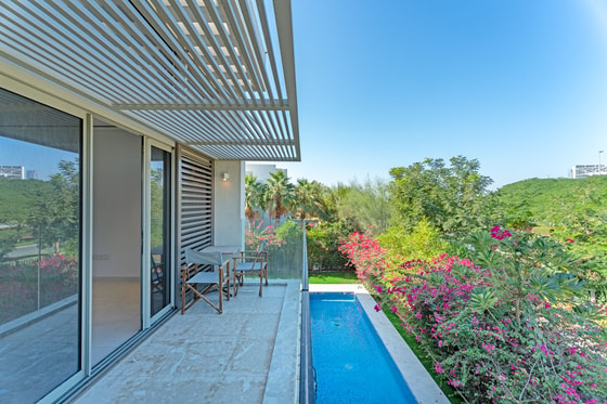 Vacant and Contemporary Type A 5 Bedroom Villa: Image 26