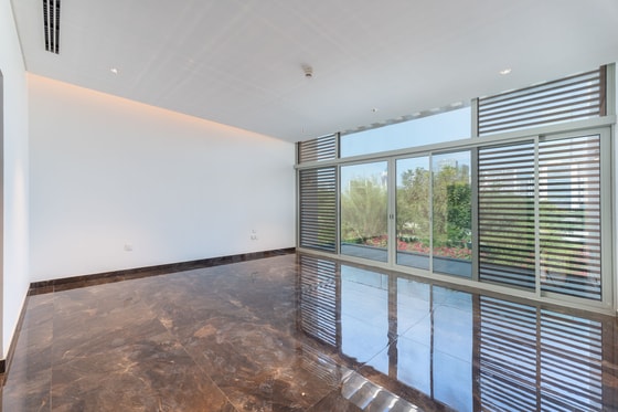Vacant and Contemporary Type A 5 Bedroom Villa: Image 34