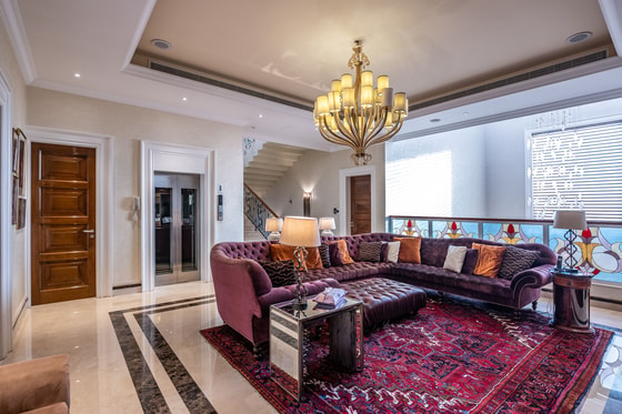 Luxury Villa with Lake Views in Emirates Hills: Image 15