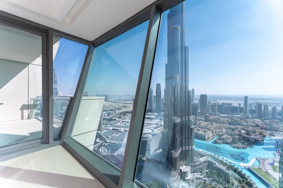 Stunning Full Burj Khalifa Views Apartment in Downtown Dubai: Image 15