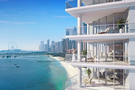 Exclusive Beachfront Apartment with Stunning Views on Palm Jumeirah: Image 1