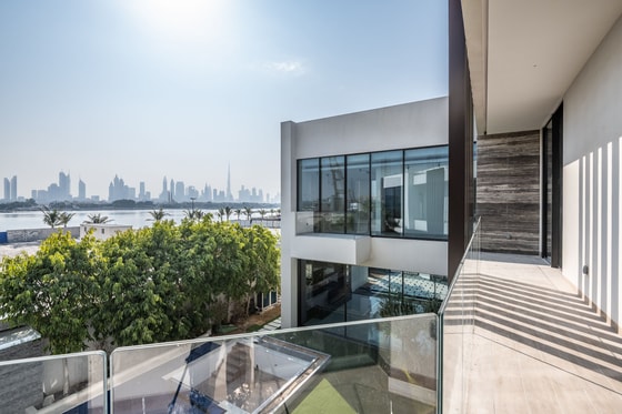 Custom-built Designer Villa on Pearl Jumeirah: Image 34