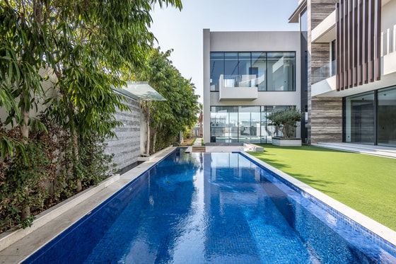 Custom-built Designer Villa on Pearl Jumeirah: Image 39