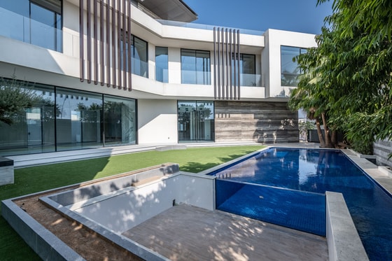 Custom-built Designer Villa on Pearl Jumeirah: Image 37