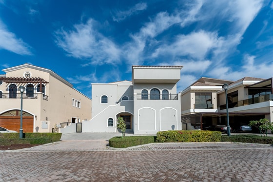 Stunning Palatial Luxury villa in Jumeirah Golf Estates: Image 28