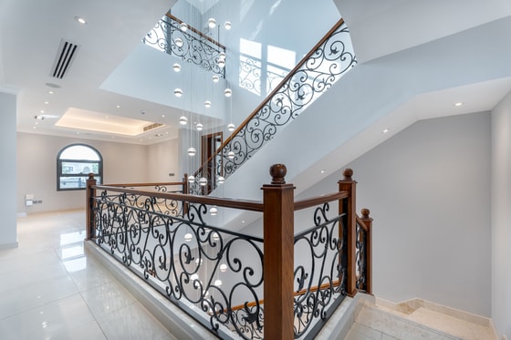 Stunning Palatial Luxury villa in Jumeirah Golf Estates: Image 9