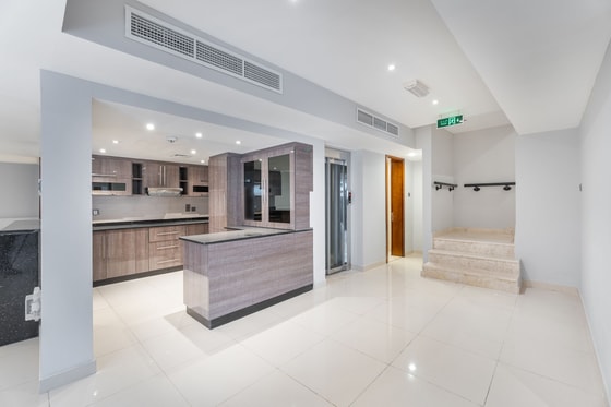 Stunning Palatial Luxury villa in Jumeirah Golf Estates: Image 13