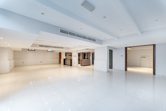 Stunning Palatial Luxury villa in Jumeirah Golf Estates: Image 12