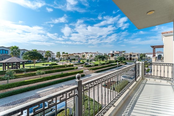 Stunning Palatial Luxury villa in Jumeirah Golf Estates: Image 24