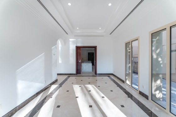 Beautifully Upgraded Luxury villa in Hattan: Image 11