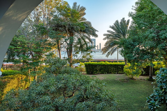 Ultra Luxury Seafront Royal Residence Villa on Palm Jumeirah: Image 21