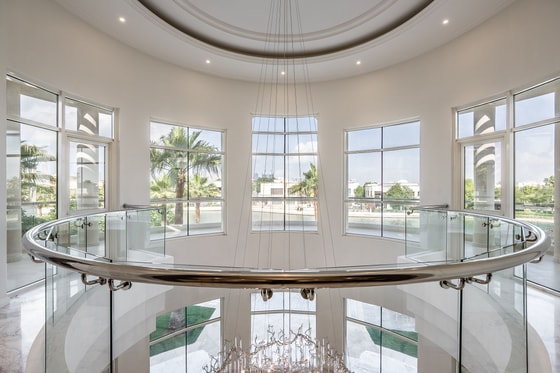 Bespoke Luxury Villa with Lake Views in Emirates Hills: Image 13