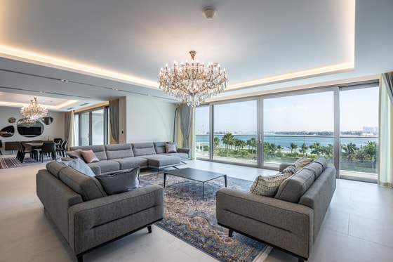 Ultra Private and Designer-styled Sea View Apartment on Palm Jumeirah: Image 2