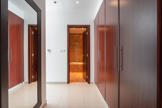 Fully Furnished Loft-style Penthouse Apartment in Dubai Marina: Image 14