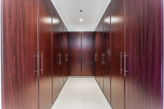 Fully Furnished Loft-style Penthouse Apartment in Dubai Marina: Image 28