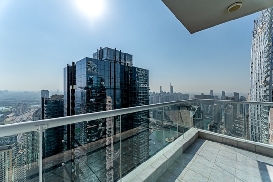 Fully Furnished Loft-style Penthouse Apartment in Dubai Marina: Image 22