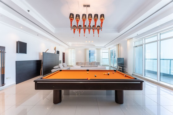 Fully Furnished Loft-style Penthouse Apartment in Dubai Marina: Image 6