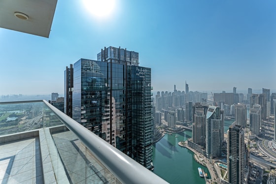 Fully Furnished Loft-style Penthouse Apartment in Dubai Marina: Image 19