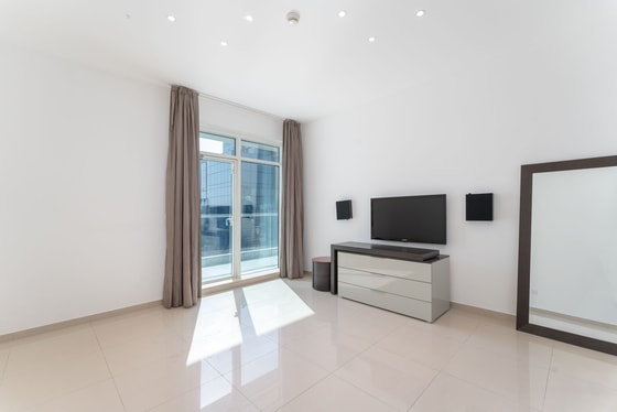 Fully Furnished Loft-style Penthouse Apartment in Dubai Marina: Image 24