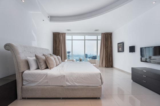 Fully Furnished Loft-style Penthouse Apartment in Dubai Marina: Image 26