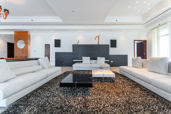 Fully Furnished Loft-style Penthouse Apartment in Dubai Marina: Image 2