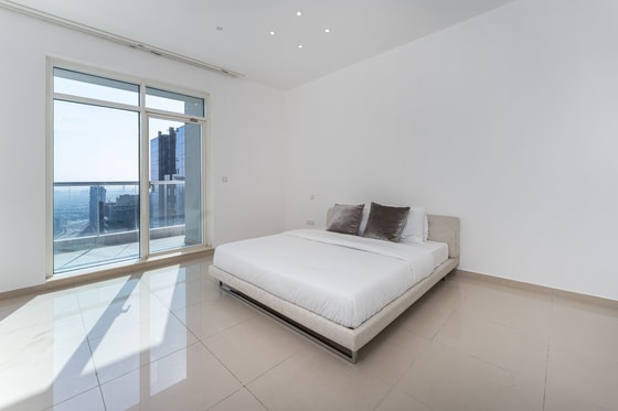 Fully Furnished Loft-style Penthouse Apartment in Dubai Marina: Image 23