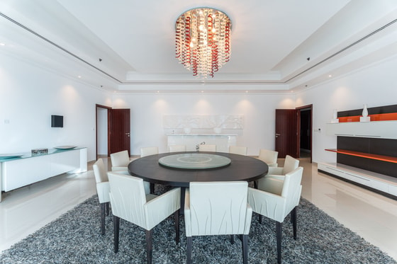 Fully Furnished Loft-style Penthouse Apartment in Dubai Marina: Image 10