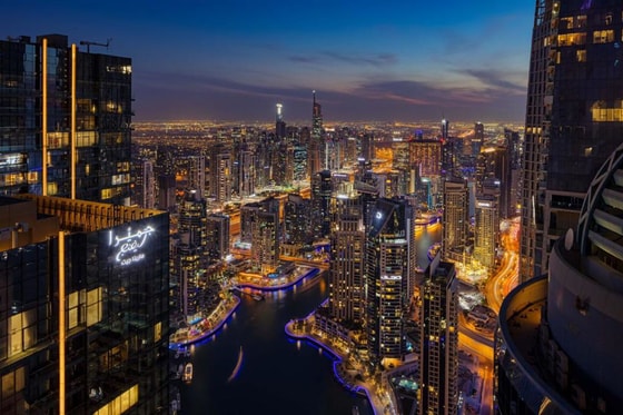 Fully Renovated Loft-style Penthouse Apartment in Dubai Marina: Image 12