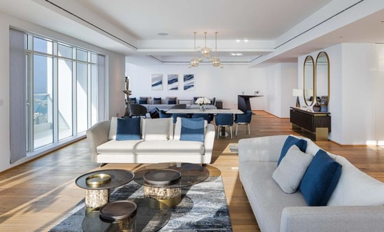 Fully Renovated Loft-style Penthouse Apartment in Dubai Marina: Image 18