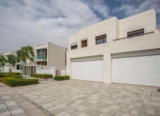Fully Upgraded Modern Villa in Mohammed Bin Rashid City: Image 1