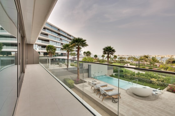 Luxury 3 Bed Penthouse with Panoramic Sea View: Image 1