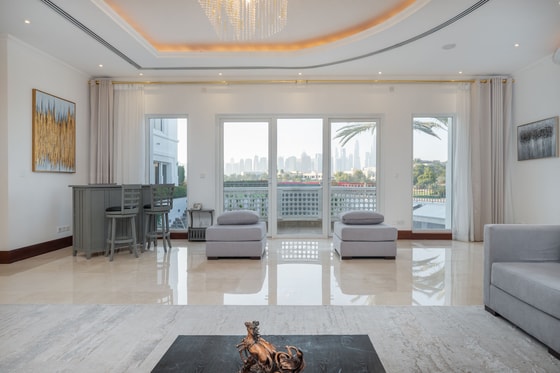 Exclusive Magnificent Villa in Emirates Hills: Image 35