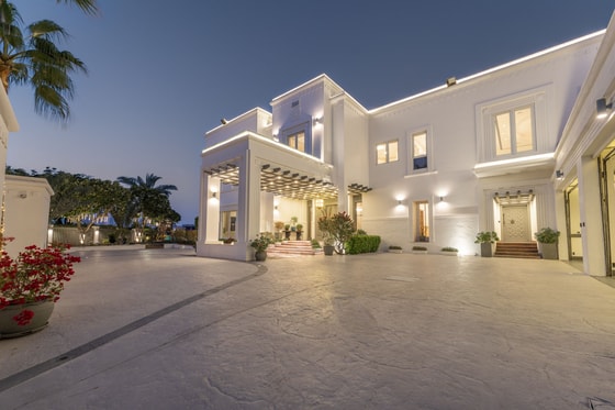 Exclusive Magnificent Villa in Emirates Hills: Image 2